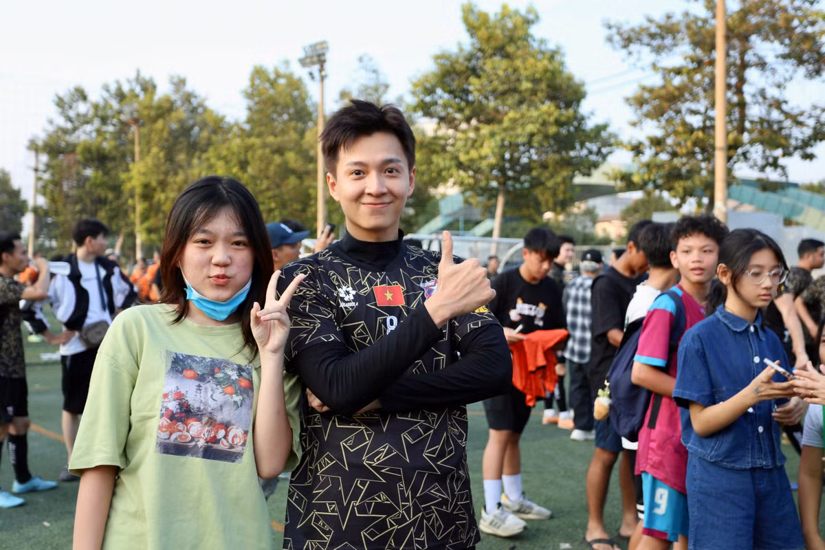 Theo tìm hiểu, giải đấu bóng đá quy tụ các ngôi sao showbiz Việt Nam này đã trải qua 2 năm tổ chức. Cũng theo đại diện BTC cho biết, họ mong rằng đây trở thành hoạt động thường niên để các dàn người nổi tiếng Việt Nam thể hiện tài năng trên sân cỏ của mình.