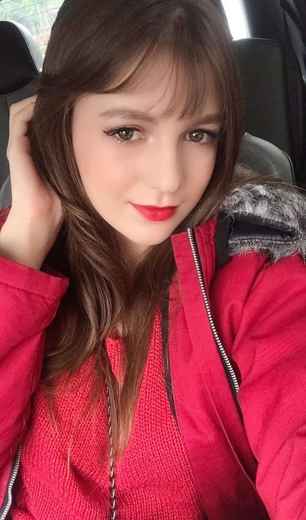 Alexa chia sẻ thêm rằng phố phường lúc đấy vắng tanh khiến cô rất hoang mang và tất nhiên phải nhịn đến chiều. Mãi sau này, cô được giải thích lại thì mới hiểu rằng ngày mùng 1 Tết ở Việt Nam thường không mua bán và mở các dịch vụ cửa hàng ăn uống.