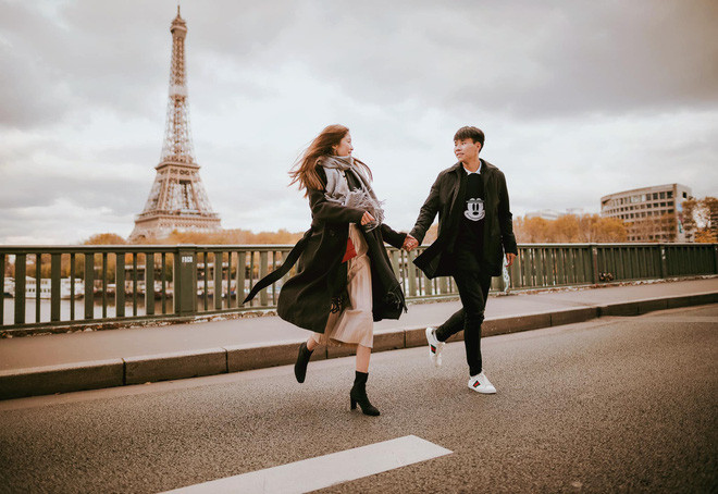 Tuy nhiên, cũng giống như những cô gái khác thôi, dù được cầu hôn song Vóc Đỗ không quên trách bạn trai vì quá bất ngờ nên làm cô nàng không chuẩn bị váy áo cẩn thận hơn.