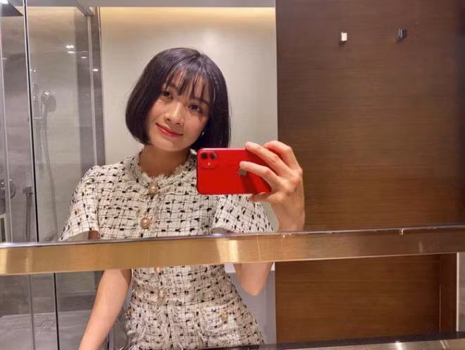 Chỉ một thời gian ngắn trang cá nhân của cầu thủ nữ Hoàng Thị Loan tăng chóng mặt lên hơn 200.000 lượt người theo dõi. instagram cũng vượt mốc 1.300 lượt theo dõi.