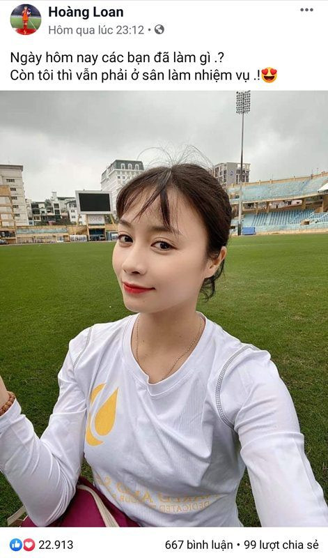Còn với NHM, liên tục "đẩy thuyền" Hoàng Thị Loan với người đồng nghiệp của ĐTQG bóng đá nam Việt Nam là Công Phượng. Tuy nhiên khi CP 10 đã "yên ấm cửa nhà" thì hot girl đá bóng vẫn F.A.