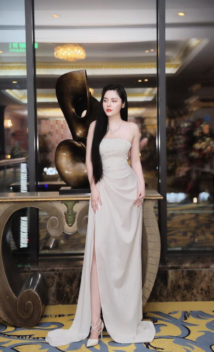 Sau 4 năm gây chú ý, Cao Diệp Anh có các vai diễn trong phim "Quỳnh Búp bê", sau đó người đẹp còn xuất hiện cực hot trong bộ phim ăn khách "Về nhà đi con".