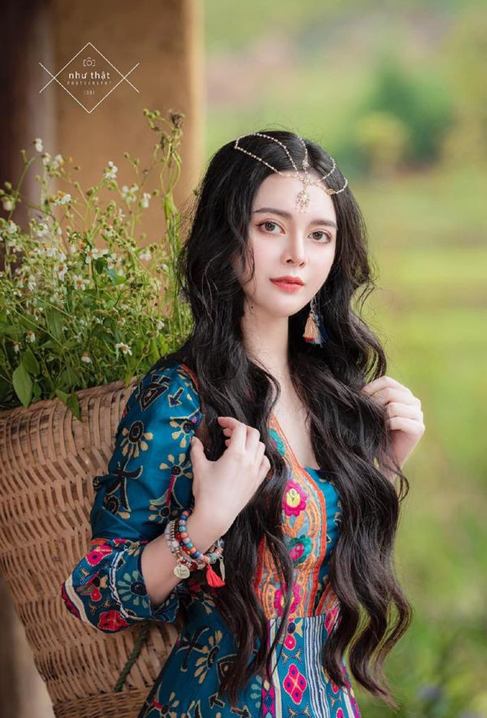 Hiện tại, người đẹp tích cực với các hoạt động kinh doanh làm đẹp.