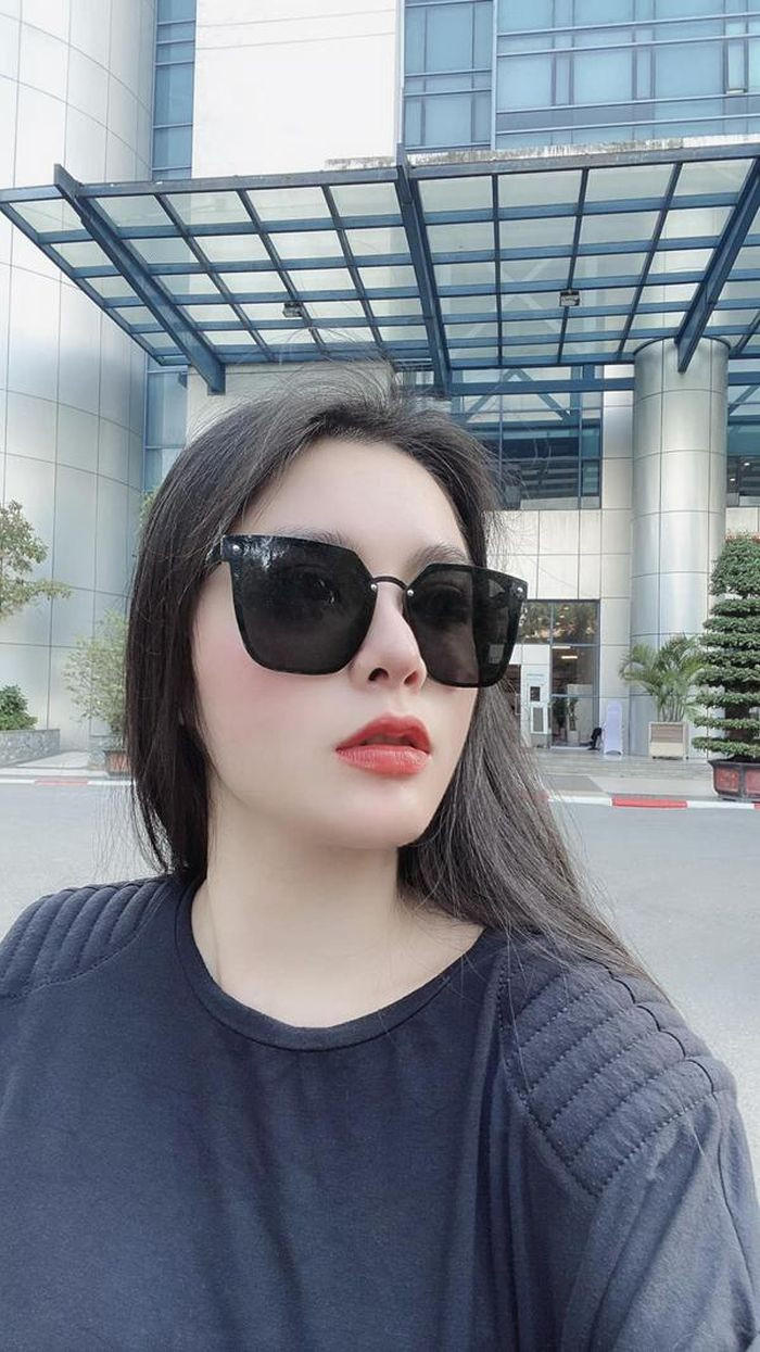 Ngoài phim ảnh, kinh doanh, Cao Diệp Anh còn từng thi các cuộc thi nhan sắc.