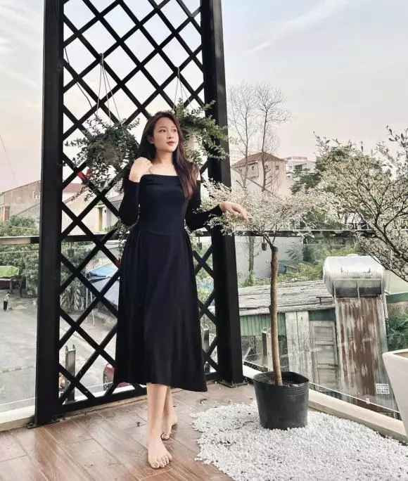 "Sắp đẹp rồi, cố lên", Võ Nhật Linh đăng ảnh check-in trong phòng tập gym.