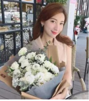 Cùng ngắm thêm hình ảnh "hot girl bán cơm rang" được dân mạng bàn tán xôn xao