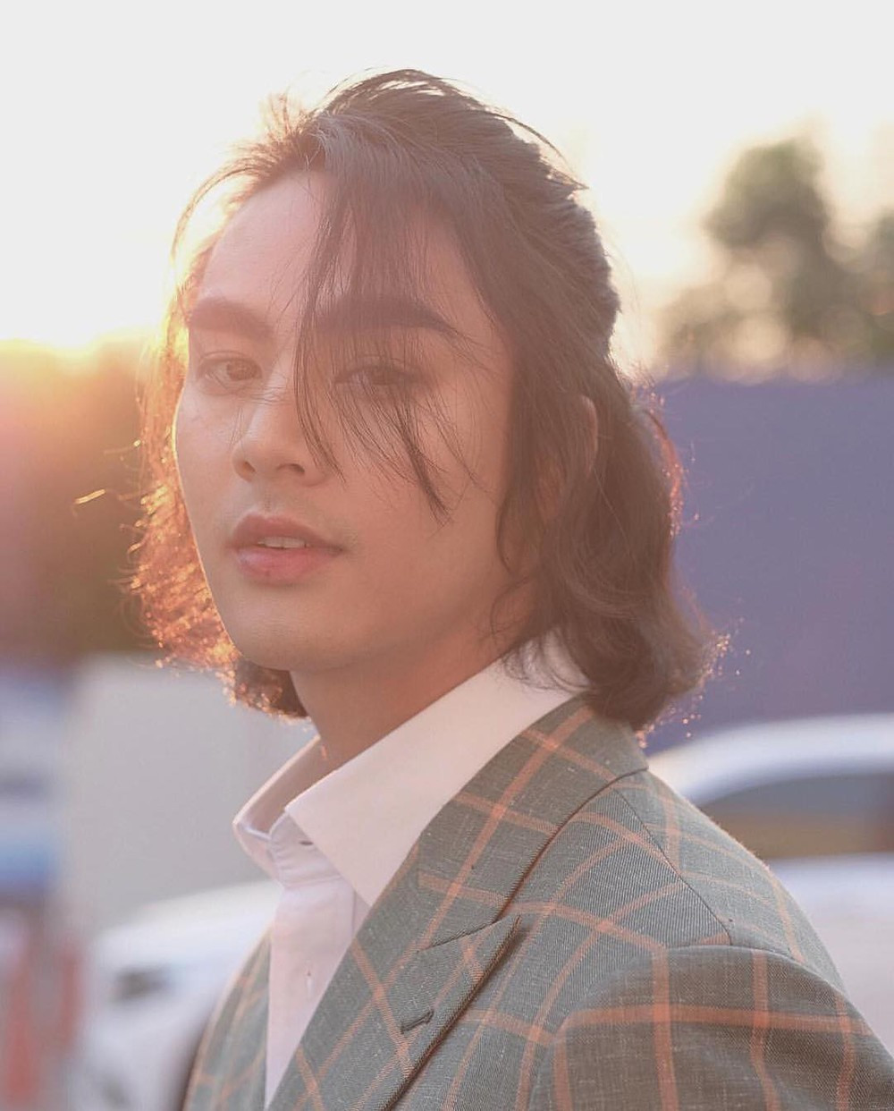 Khoảng 3 năm trước, Ice Panuwat Premmaneenan (quốc tịch Thái Lan) là cái tên được rất nhiều chị em Việt Nam yêu mến. Chàng hot boy sở hữu vẻ bề ngoài điển trai, thân hình đẹp và đặc biệt là mái tóc dài đầy lãng tử.