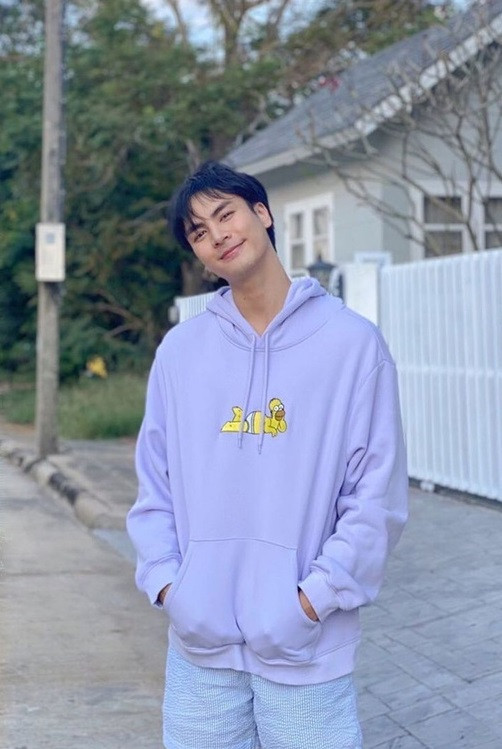 Thông qua những bức ảnh trên trang cá nhân, có thể thấy Ice Panuwat Premmaneenan rất yêu thú cưng, đặc biệt là với những chú mèo.