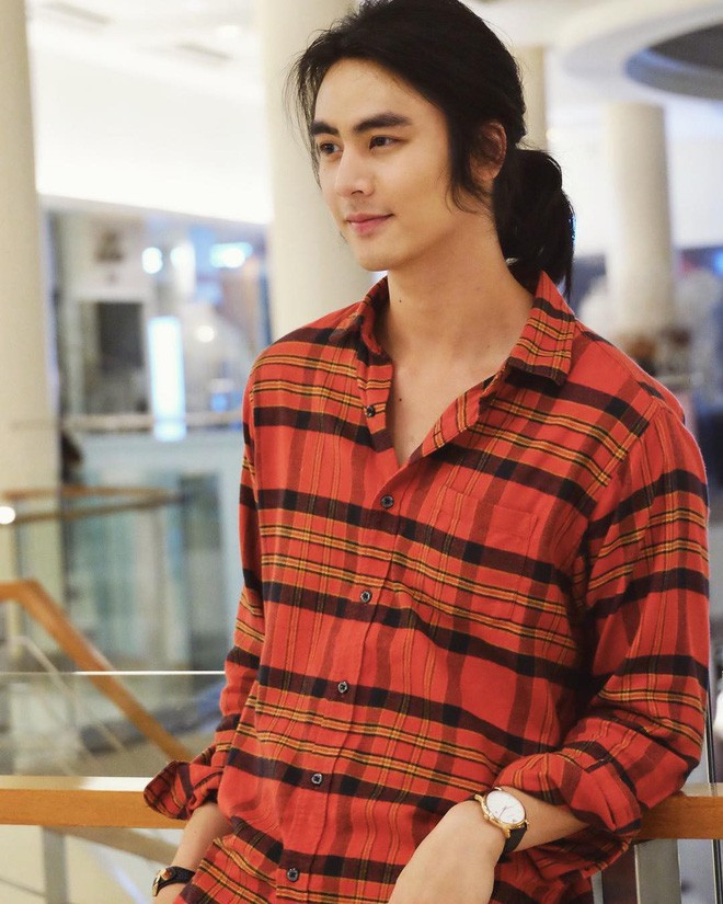 Tuy nhiên, một số người lại bày tỏ sự tiếc nuối khi Ice Panuwat Premmaneenan cắt đi mái tóc bởi không thể phủ nhận rằng nhan sắc trước kia của anh vô cùng thu hút.