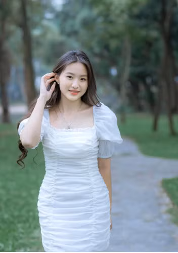 Mới đây, con gái cựu hoa khôi bóng chuyền Kim Huệ - Huệ Anh gây chú ý khi đăng tải những hình ảnh khoe cơ bắp săn chắc trên trang cá nhân, thu hút nhiều lượt yêu thích trên MXH.