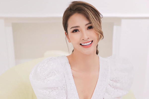 Huyền Trang từng đạt giải Icon phong cách - HHT Icon năm 2009. Cô cũng từng tham gia Miss Teen.