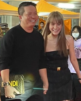 Trước đó, Đoàn Băng Di nhiều lần lọt ống kính “team qua đường” và khiến netizen ngỡ ngàng vì khác một trời một vực với ảnh tự đăng.