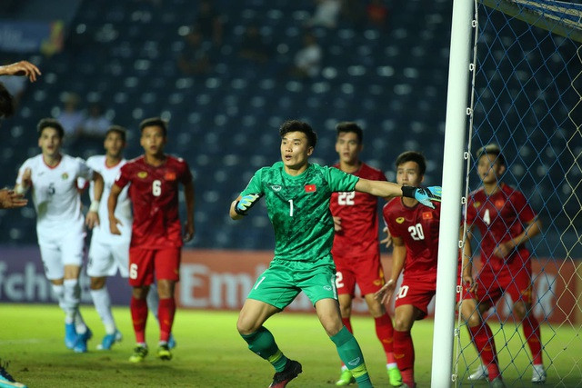 U23 Việt Nam vừa có trận hòa trước U23 Jordan, đây là trận hòa thứ 2 tại VCK U23 châu Á 2020. Không khí trận đấu vô cùng căng thẳng và nó được điểm xuyết bằng những pha cứu thua của thủ môn Bùi Tiến Dũng.