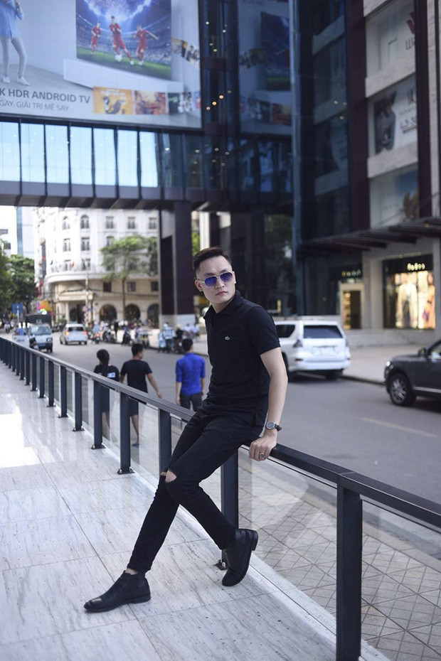 Từ một cậu học sinh suốt ngày chỉ biết tới sách vở, gầy đét và khá nhút nhát, Tiến Đạt của hiện tại thật sự khiến nhiều người phải ghen tị bởi vẻ ngoài soái ca, sự tự tin đầy mình và không kém phần khiêm tốn.