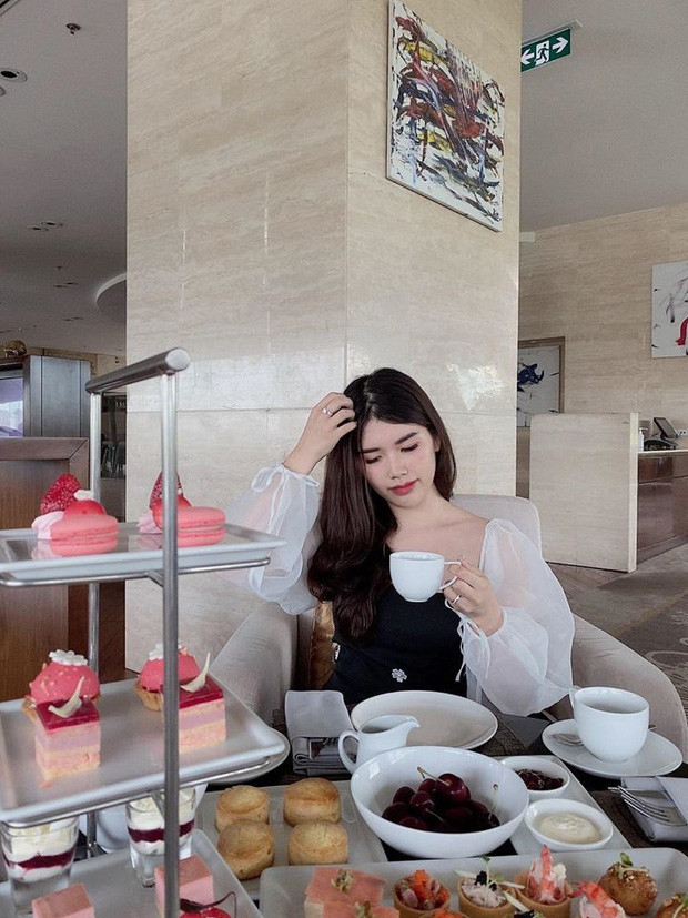 Cho đến hiện tại, Anh Thư đã có màn "lột xác" ngoạn mục, khác hẳn với hình ảnh 4 - 5 năm về trước. Từ sự nghiệp đến ngoại hình đều thay đổi một cách khó tin, cô nàng sở hữu gương mặt khả ái, gu thời trang sành điệu, vẻ ngoài chỉn chu, thần thái thu hút,...