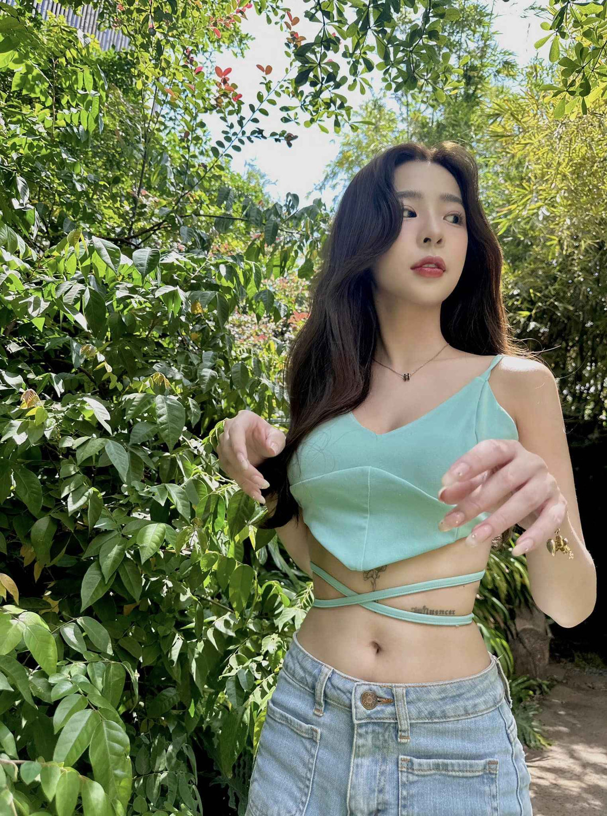 Tammy Phạm không ít lần mạnh dạn đăng đàn body nóng bỏng, khoe đường cong cực khét trong trang phục bikini dù đường đua này chỉ vừa mới chớm chạm.