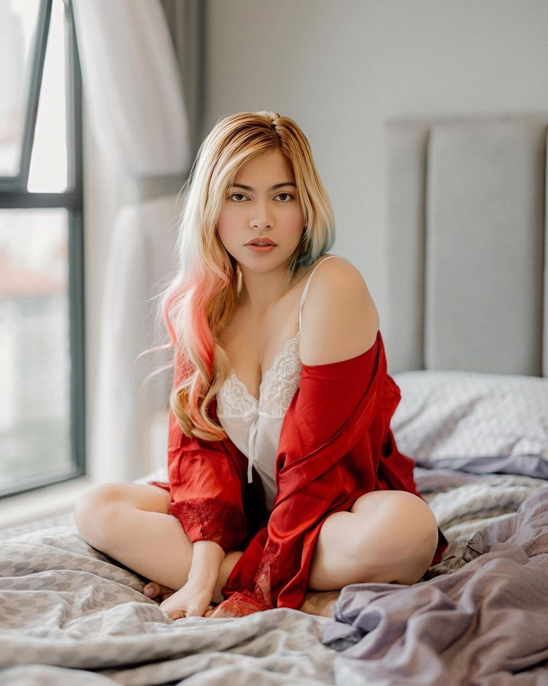 Thậm chí, nhiều người phải thừa nhận cô gái người Philippines là nữ thợ máy hot nhất MXH.