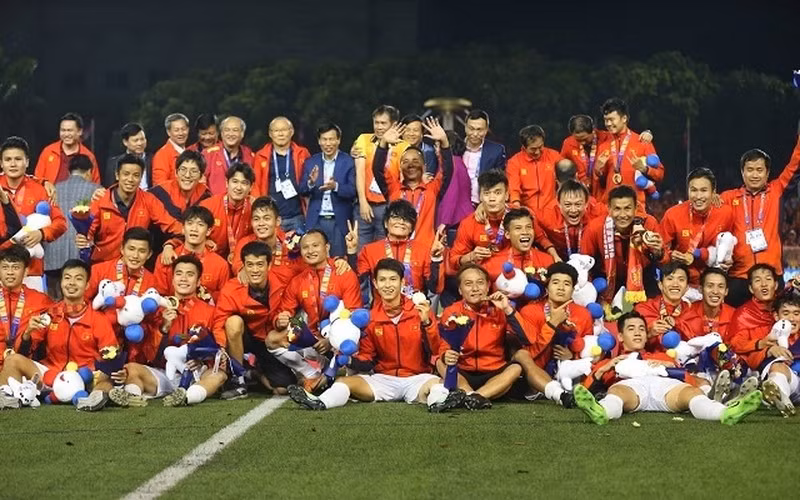 Tấm HCV tại SEA Games 30 năm 2019 đánh dấu cột mốc HLV Park Hang Seo giúp bóng đá Việt Nam thắng toàn diện trên các sân chơi của ĐNÁ.