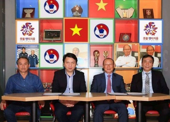 Bước ngoặt của bóng đá Việt Nam đã diễn ra vào ngày 29/9/2017, tại sân vận động FIFA World Cup 2002, thủ đô Seoul (Hàn Quốc), đại diện Liên đoàn Bóng đá Việt Nam (VFF) đã tiến hành đàm phán với HLV Park Hang Seo để đến Việt Nam dẫn dắt đội tuyển U23, trở thành thuyền trưởng đổi tuyển quốc gia Việt Nam.