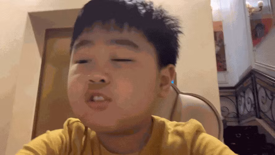 Thậm chí, nhiều người còn tò mò hơn khi xem thể trạng của con dâu cả bà Phương Hằng là Quế Long khi mới đây, chính nữ CEO khu du lịch Đại Nam úp mở chuyện sắp lên chức... "chị nội".