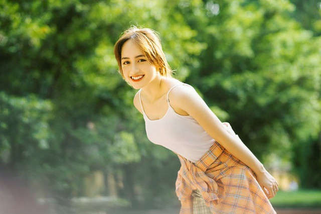 Trần Bảo Vân (sinh năm 2000, quê Hà Nội) hiện đang theo học tại trường ĐH Kiến trúc Hà Nội, đồng thời là người mẫu ảnh kiêm diễn viên tự do được nhiều bạn trẻ yêu mến.