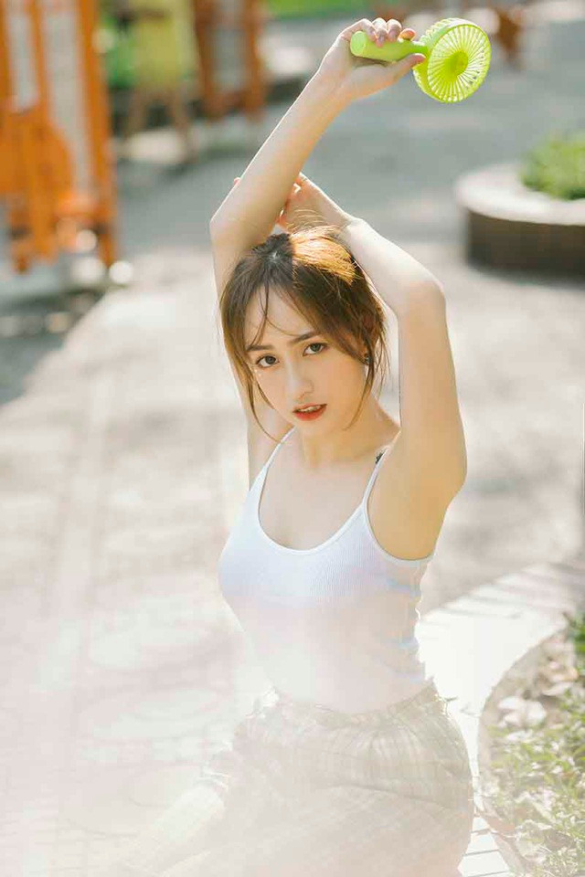 Dù bận rộn với việc học ở trường, công việc nghệ thuật nhưng khi mùa hè đến, Bảo Vân vẫn dành ra những quãng thời gian nhất định để thư giãn, giải tỏa căng thẳng trong mùa thi cử cận kề.