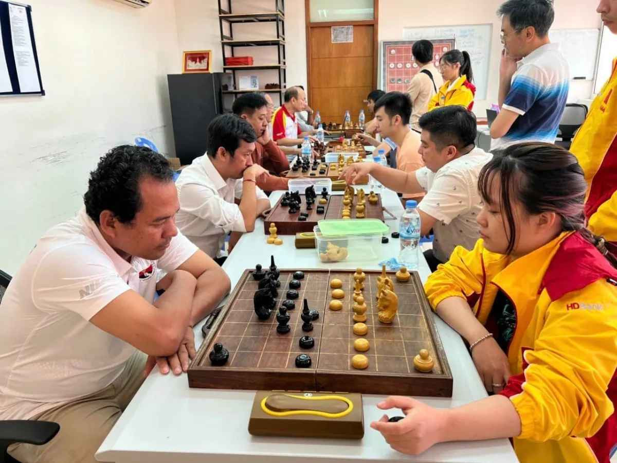 Với việc các quân cờ tượng và hậu bị hạn chế di chuyển, điều này ảnh hưởng khá nhiều tới sức tấn công của hai bên. Do đó, một trận cờ ốc thường kéo dài khá lâu.