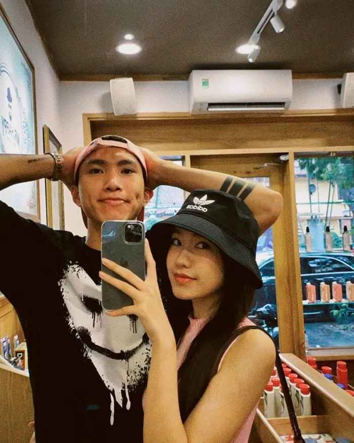 Lý do là vì gia đình Doãn Hải My chưa đồng ý cho cô xăm hình. "Tới thời điểm thích hợp My chắc chắn sẽ xăm. Hiện tại thì vẫn chưa được 'cấp phép' ạ", bạn gái Đoàn Văn Hậu cho hay.