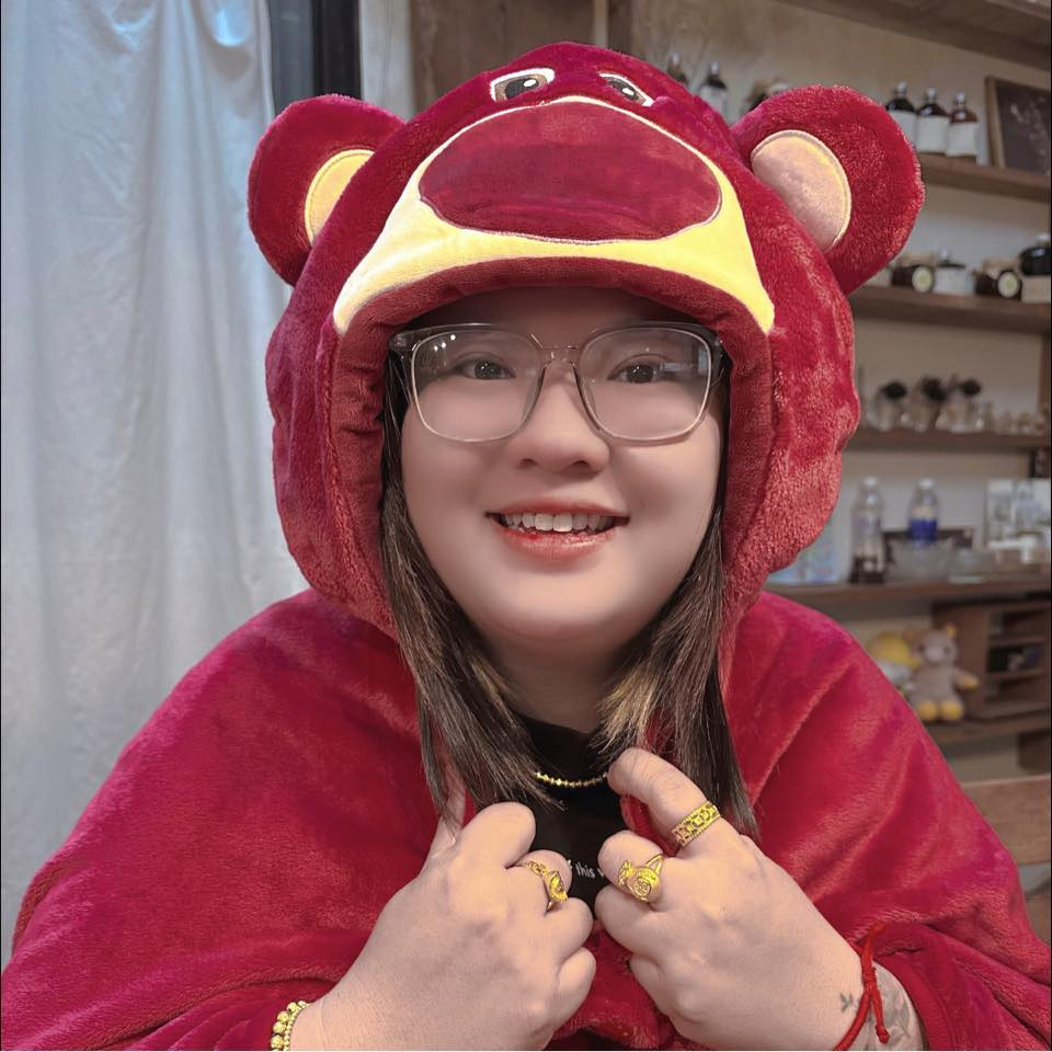 Theo lời Hoàng Lam, mỗi lần quay clip ăn đều là một trải nghiệm ẩm thực đặc biệt đối với cô. Nó không chỉ là “bữa tiệc của vị giác”, mà còn của rất nhiều kỉ niệm, kí ức, sáng tạo.