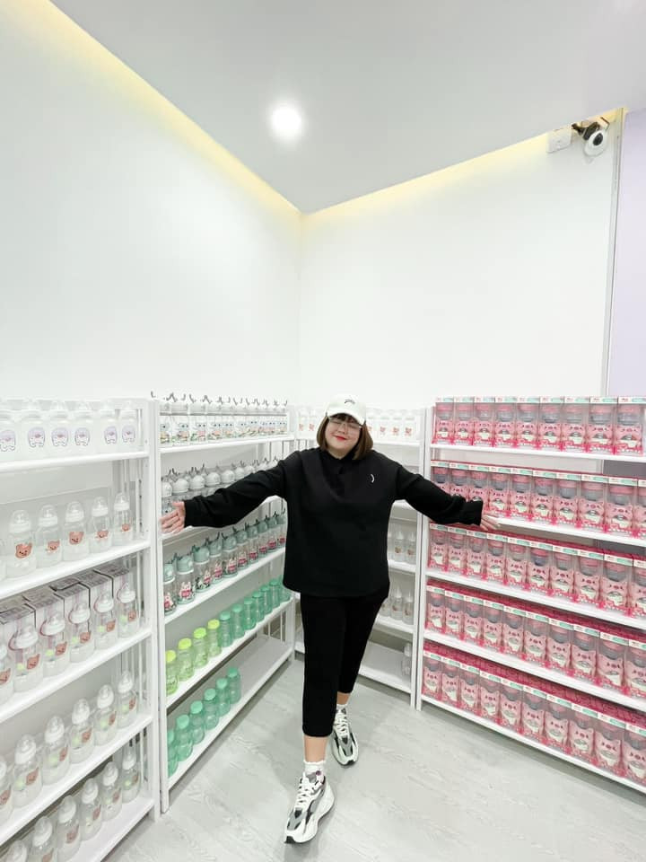 Món ngọt thì phải đầy màu sắc giúp người xem cảm thấy tích cực, vui vẻ, món mặn thì nhiều protein như lời nhắc hãy ăn khi đói để có thêm năng lượng hết stress. Nên hiểu khán giả là điều Lam tin là cách giữ chân tốt nhất”. Hoàng Lam nói thêm.