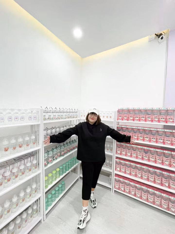 Món ngọt thì phải đầy màu sắc giúp người xem cảm thấy tích cực, vui vẻ, món mặn thì nhiều protein như lời nhắc hãy ăn khi đói để có thêm năng lượng hết stress. Nên hiểu khán giả là điều Lam tin là cách giữ chân tốt nhất”. Hoàng Lam nói thêm.