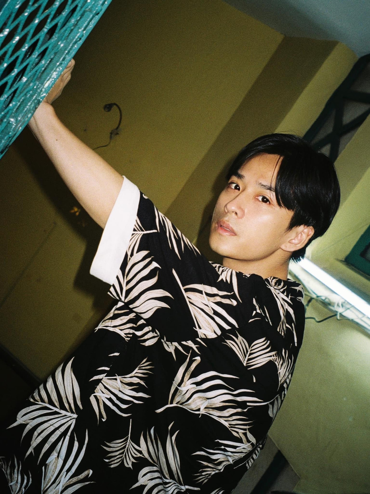 Trong lần tái xuất này, những múi cơ săn chắc, cuồn cuộn của Trần Nghĩa vẫn tiếp tục làm netizen đảo điên.