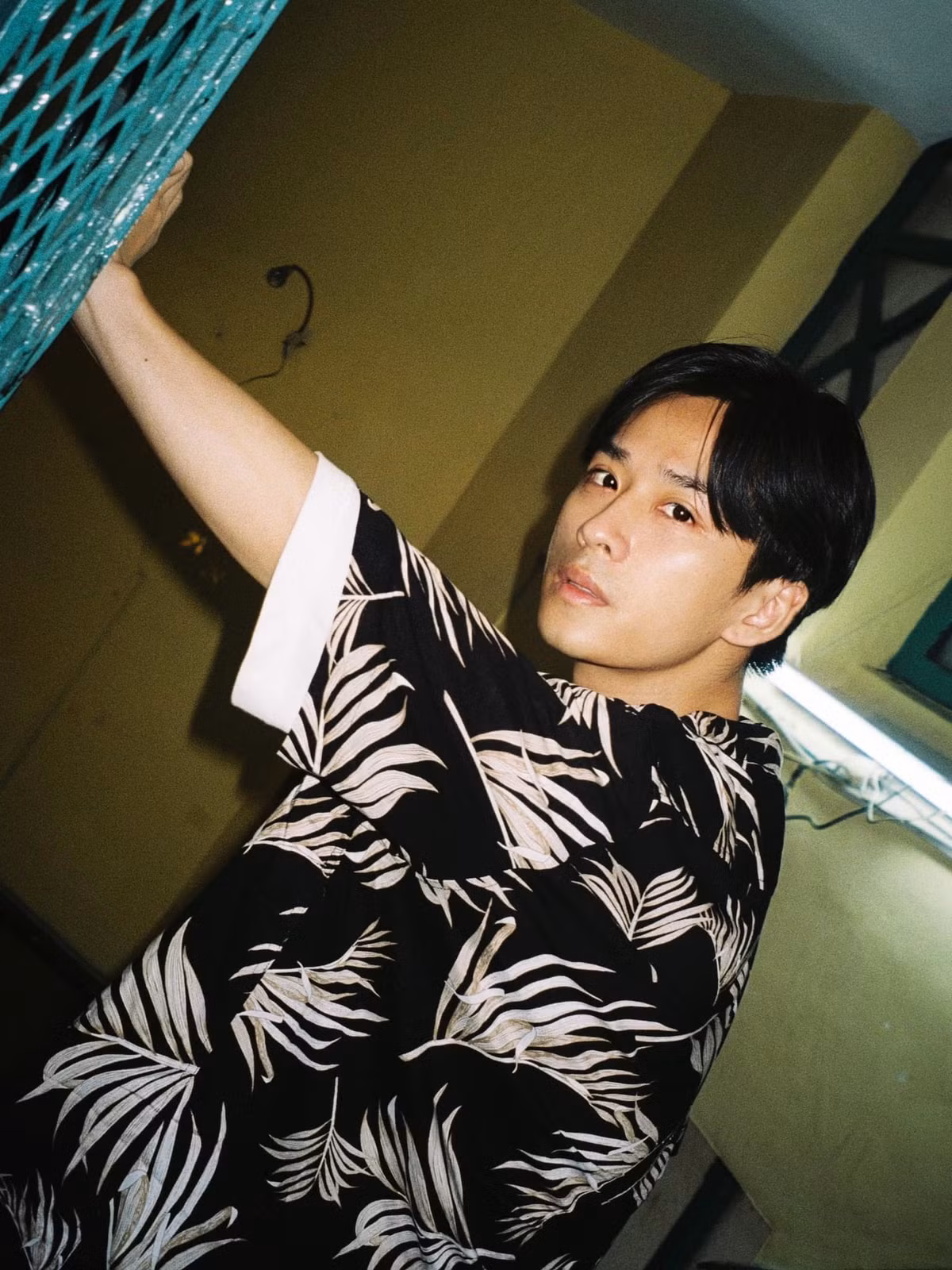 Trong lần tái xuất này, những múi cơ săn chắc, cuồn cuộn của Trần Nghĩa vẫn tiếp tục làm netizen đảo điên.