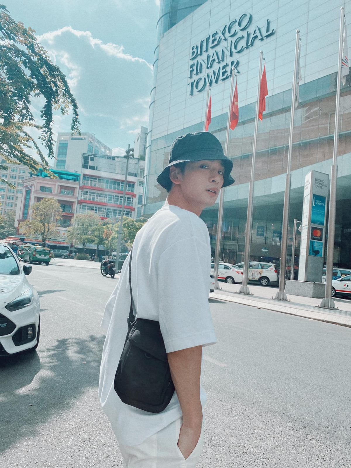 Với hình ảnh cơ bắp cuồn cuộn mới của Trần Nghĩa, nhiều netizen còn đoán già đoán non rằng liệu phải chẳng anh chàng sắp vào vai diễn mới và biết đâu đấy lại "ngầu hơn'.