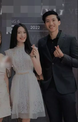 Đoàn Văn Hậu hiện cũng sắm được nhà sang, xế xịn, trên người dát toàn hàng hiệu.