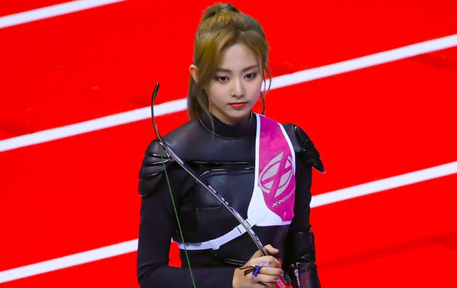 Ở mọi khoảnh khắc, Tzuyu đều thu hút ống kính phóng viên.