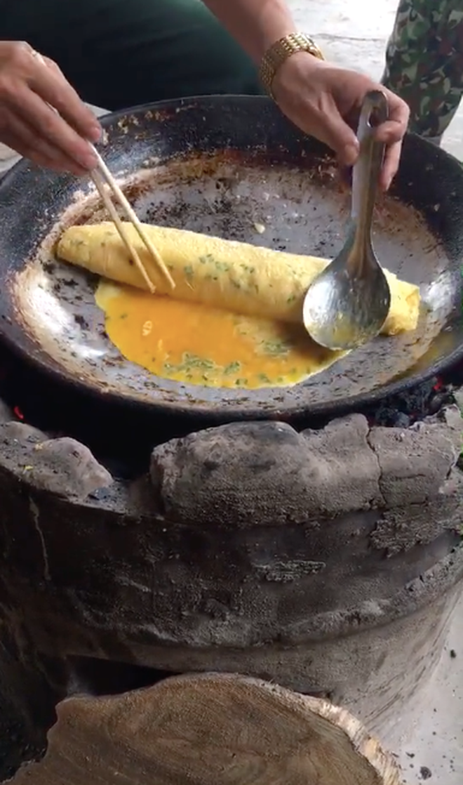 Tuy vậy, quá trình để tạo ra món trứng rán không hề dễ tí nào.