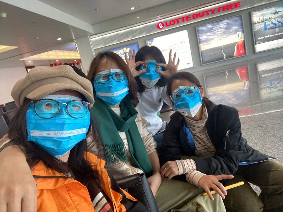 Cháy hàng khẩu trang, khách du lịch đủ cách phòng dịch virus Corona (Ảnh:NVCC)