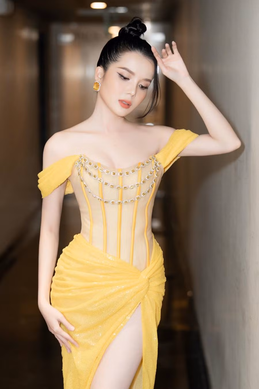 Cô giáo Cần Thơ chẳng hở bạo nhưng vẫn bội phần quyến rũ Co giao Can Tho chang ho bao nhung van boi phan quyen ru