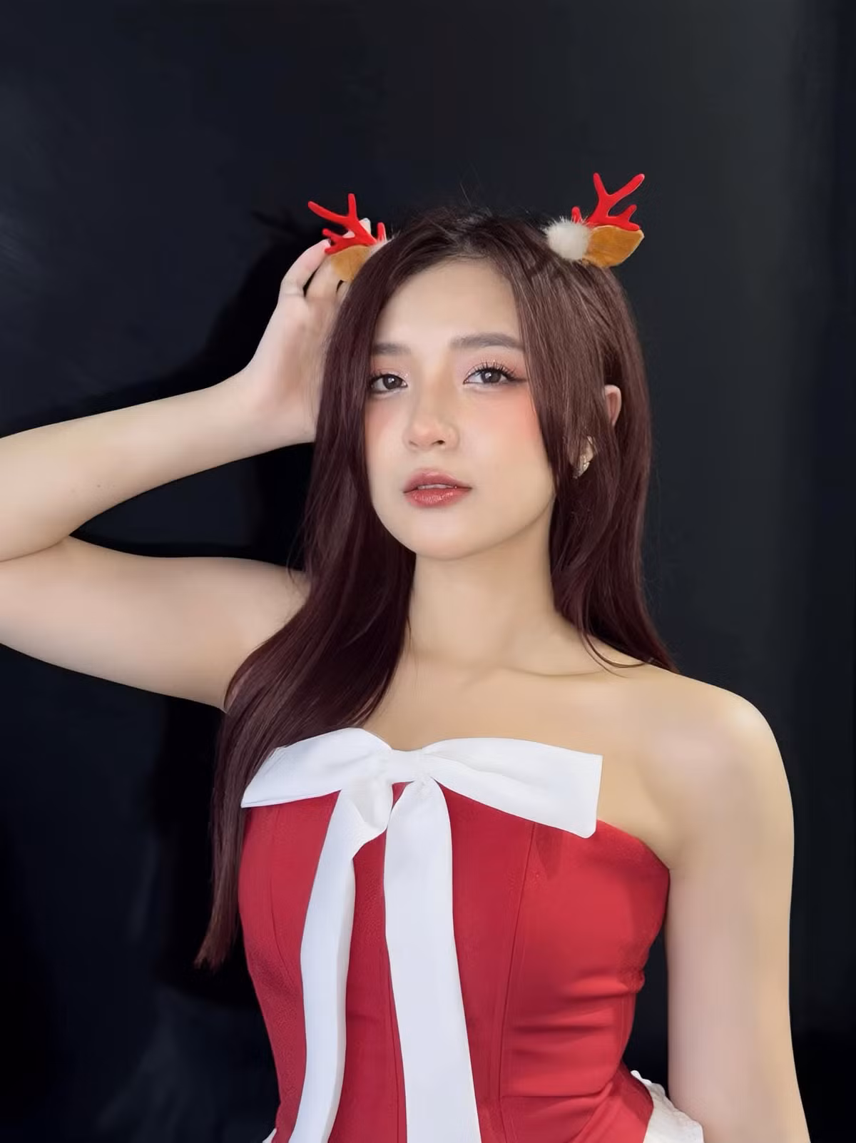 Trước đó, Phương Thảo từng gặp nhiều sự cố với trang phục trước khi lên sàn dẫn. Với lần này nữ MC phải rất cẩn trọng trong từng khâu trước khi xuất hiện trước công chúng.