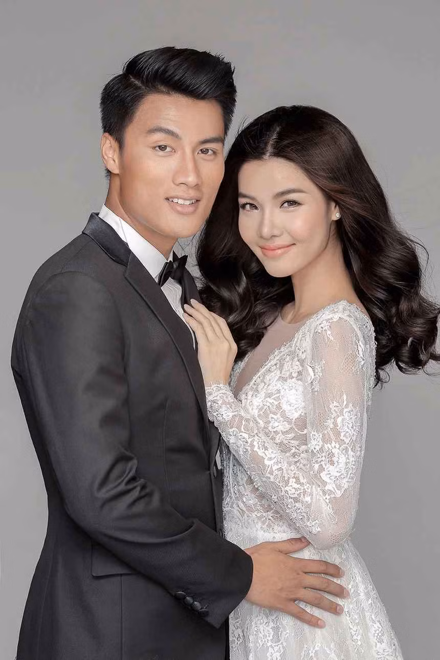 Năm 2016, "chân dài" sinh năm 1995 và cầu thủ họ Mạc chính thức tổ chức đám cưới ở Việt Nam và Cộng hòa Czech - Đất nước mà gia đình Mạc Hồng Quân đã sinh sống từ năm 2000.