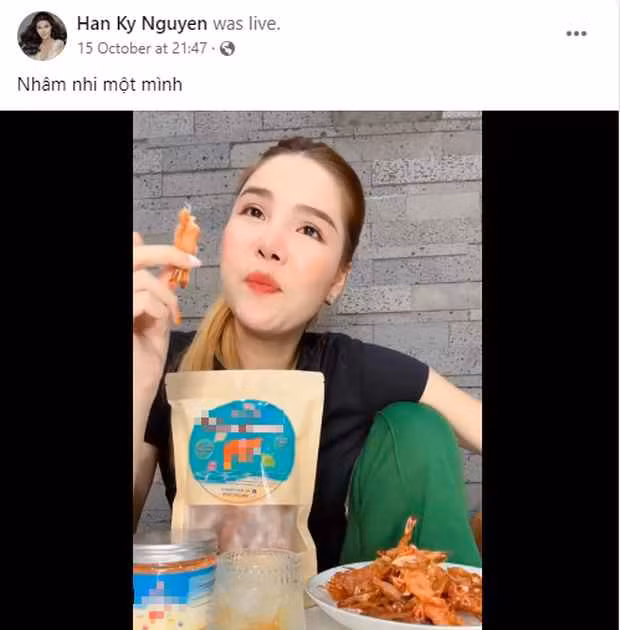 Lướt qua các trang mạng xã hội của Kỳ Hân, có thể thấy, hiện tại, công việc chính của bà mẹ 2 con này là bán hàng online với nhiều mặt hàng từ thực phẩm chức năng, quần áo, túi xách, mỹ phẩm,...