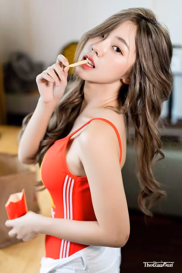 Nu cuoi toa nang cua hot girl hut nua trieu fan tren mang xa hoi-Hinh-9