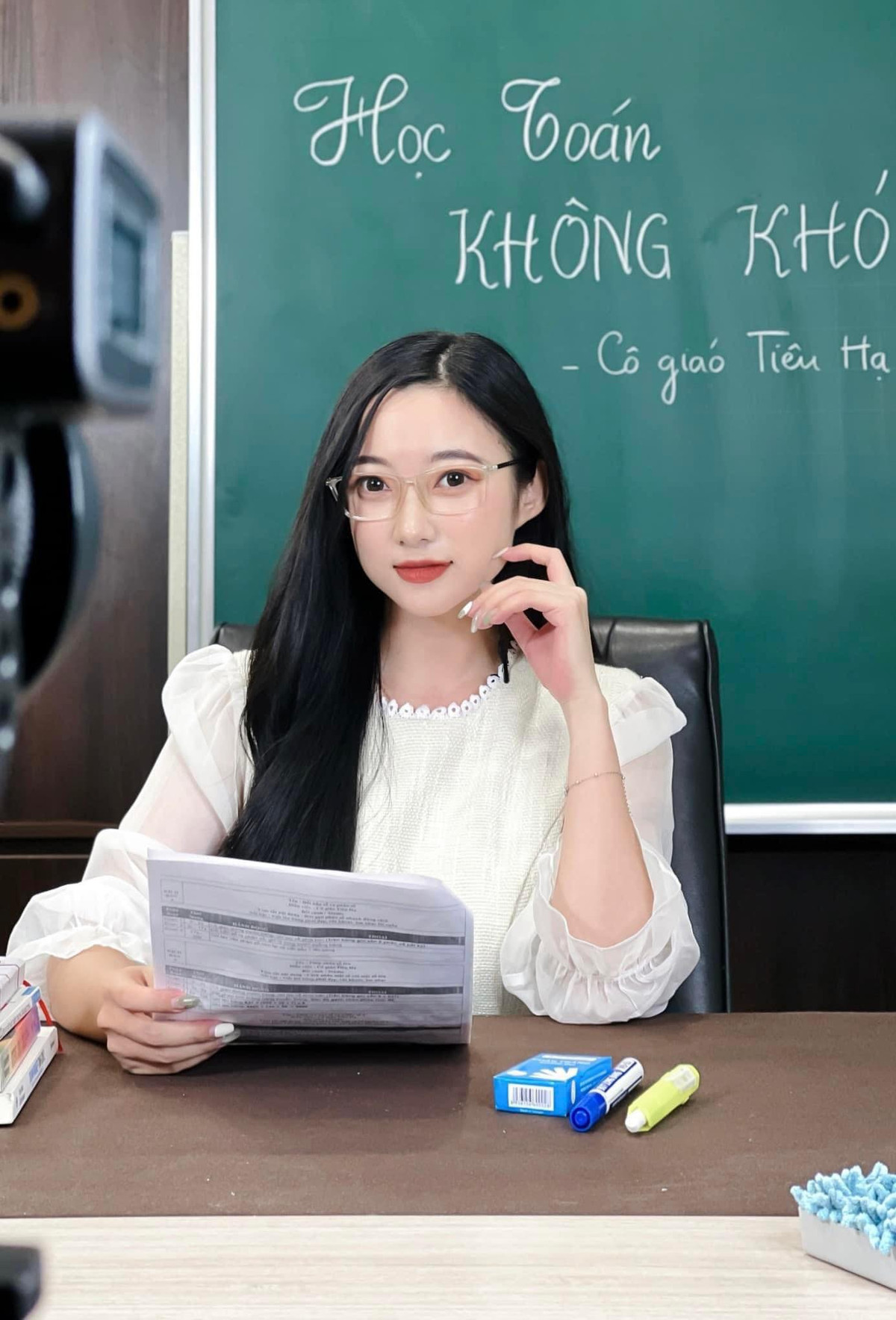 Hiện tại, ngoài giảng dạy Toán cấp 1, 2 trên các nền tảng trực tuyến, Tiêu Hạ còn là KOL trong lĩnh vực giáo dục, sáng tạo nội dung liên quan đến giáo dục và tham gia song song lĩnh vực nghệ thuật, diễn xuất.