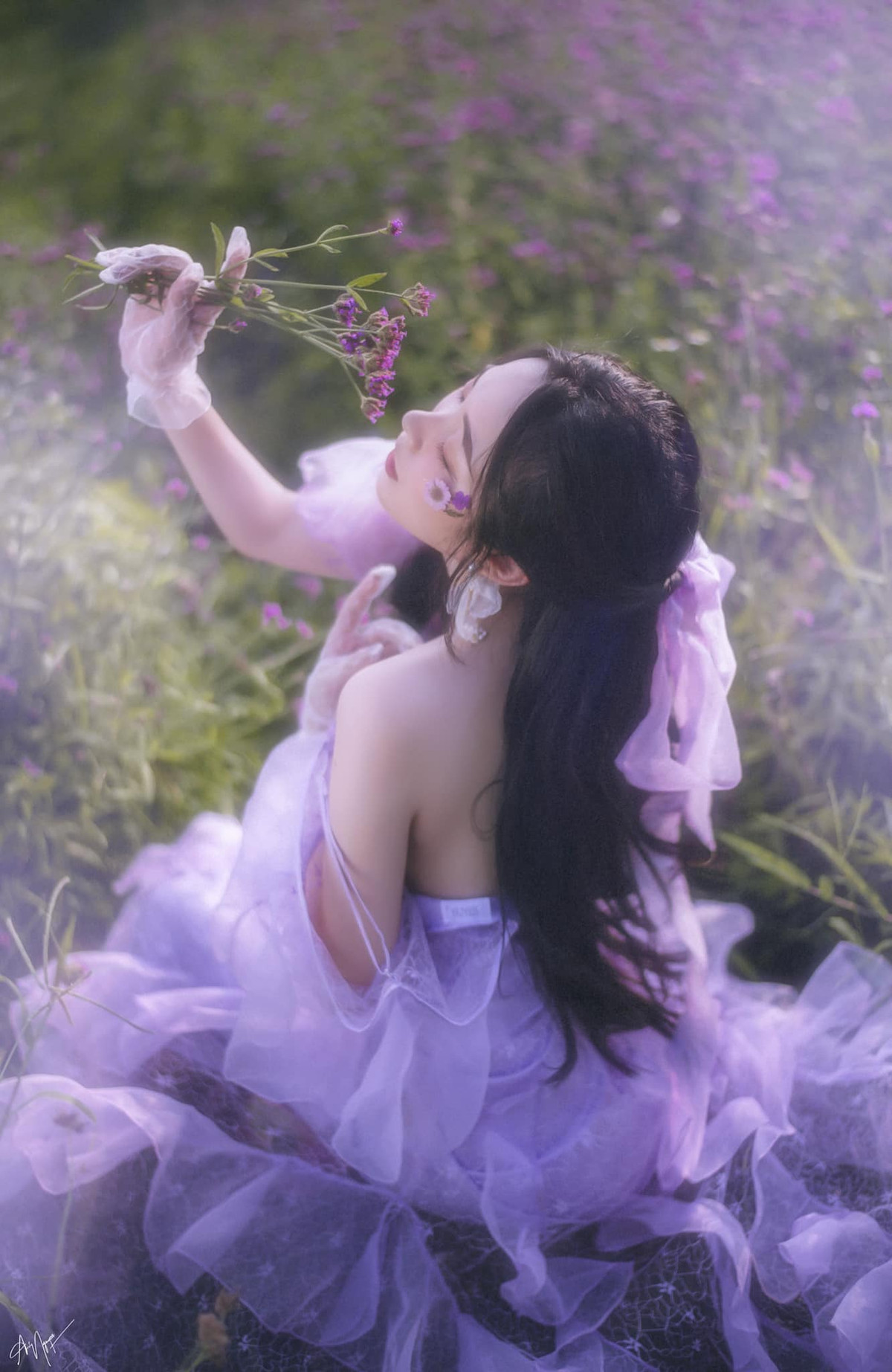 Đôi khi mình cũng ăn mặc theo phong cách năng động hơn một chút vì học sinh của mình đều là các bạn nhỏ. Mình muốn tạo sự thoải mái cho các bạn. Mình thấy, sự gần gũi của giáo viên với học sinh phần nào sẽ giúp các bạn có hứng thú học bài hơn", Tiêu Hạ tiết lộ.