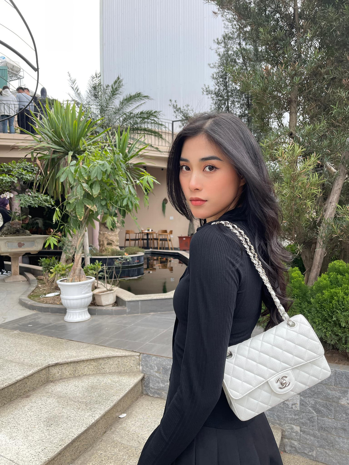 Bên cạnh đó, Thu Huyền mong muốn tuổi trẻ của mình được học hỏi, được va chạm, được khám phá những việc mà tôi chưa bao giờ có cơ hội thử.