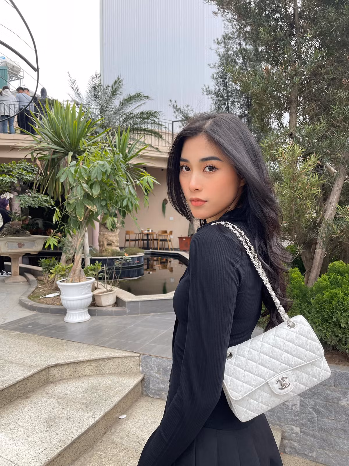 Bên cạnh đó, Thu Huyền mong muốn tuổi trẻ của mình được học hỏi, được va chạm, được khám phá những việc mà tôi chưa bao giờ có cơ hội thử.