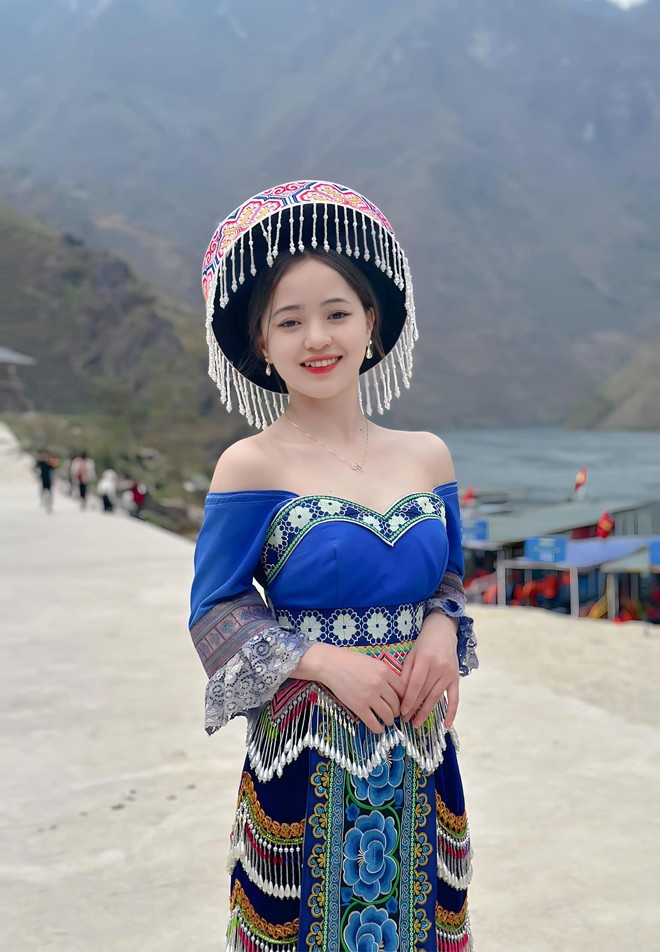 Sau khi được biết đến rộng rãi, cuộc sống của Vàng Thị Sinh thay đổi chóng mặt. Cô nàng trở thành hiện tượng mạng được nhiều người quan tâm.