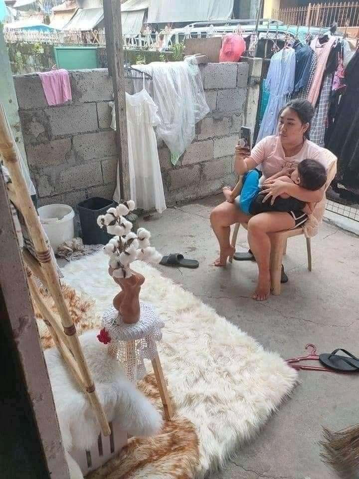 Qua những bức ảnh đăng tải có thể thấy, Alex sở hữu dáng người cao ráo, thon gọn. Đây chính là ưu điểm giúp anh bắt chước được nhiều nhân vật và lên hình cực kì bắt mắt. Đặc biệt, gu thẩm mĩ của chàng trai này cũng rất tốt giúp các trang phục phối hợp với nhau hài hòa từ kiểu dáng đến màu sắc.