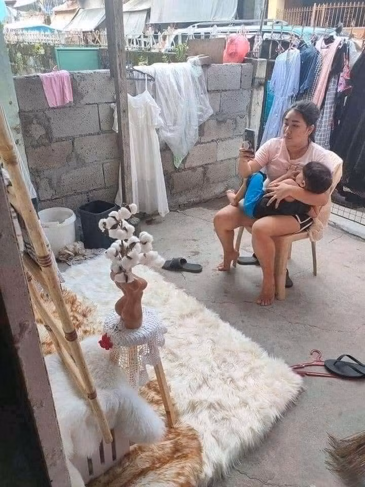 Qua những bức ảnh đăng tải có thể thấy, Alex sở hữu dáng người cao ráo, thon gọn. Đây chính là ưu điểm giúp anh bắt chước được nhiều nhân vật và lên hình cực kì bắt mắt. Đặc biệt, gu thẩm mĩ của chàng trai này cũng rất tốt giúp các trang phục phối hợp với nhau hài hòa từ kiểu dáng đến màu sắc.